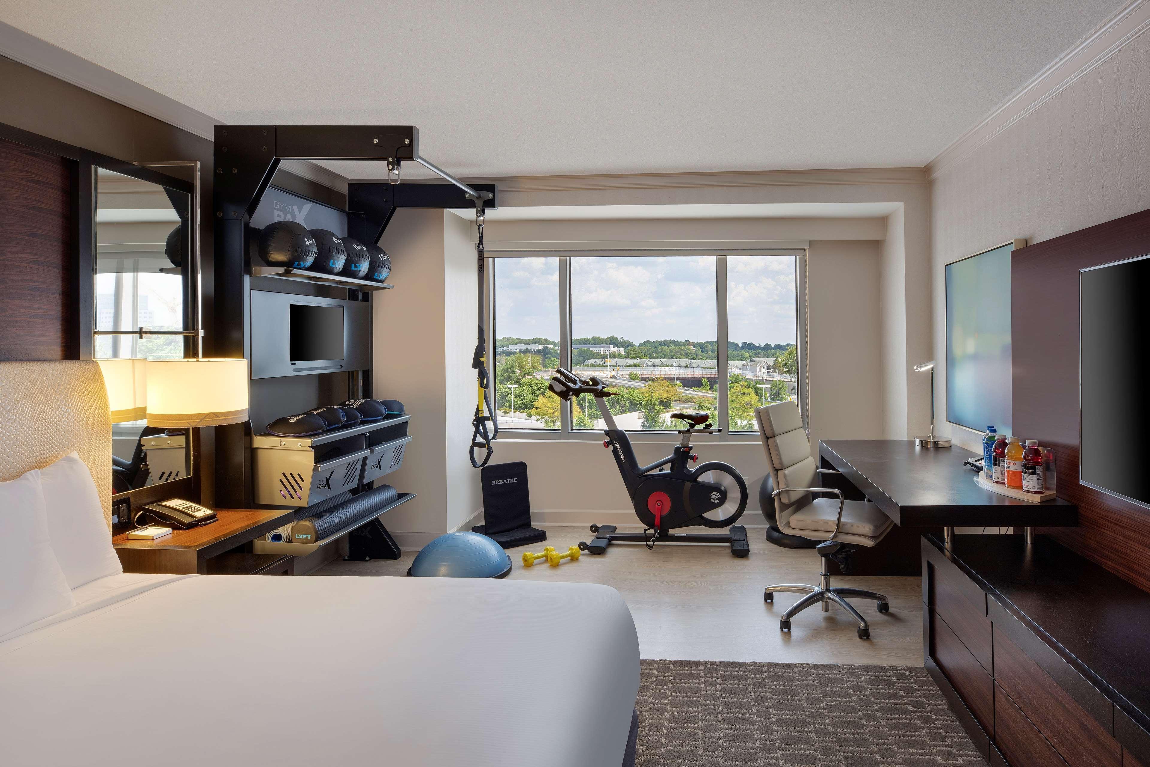 Hilton Mclean Tysons Corner Hotel Bagian luar foto